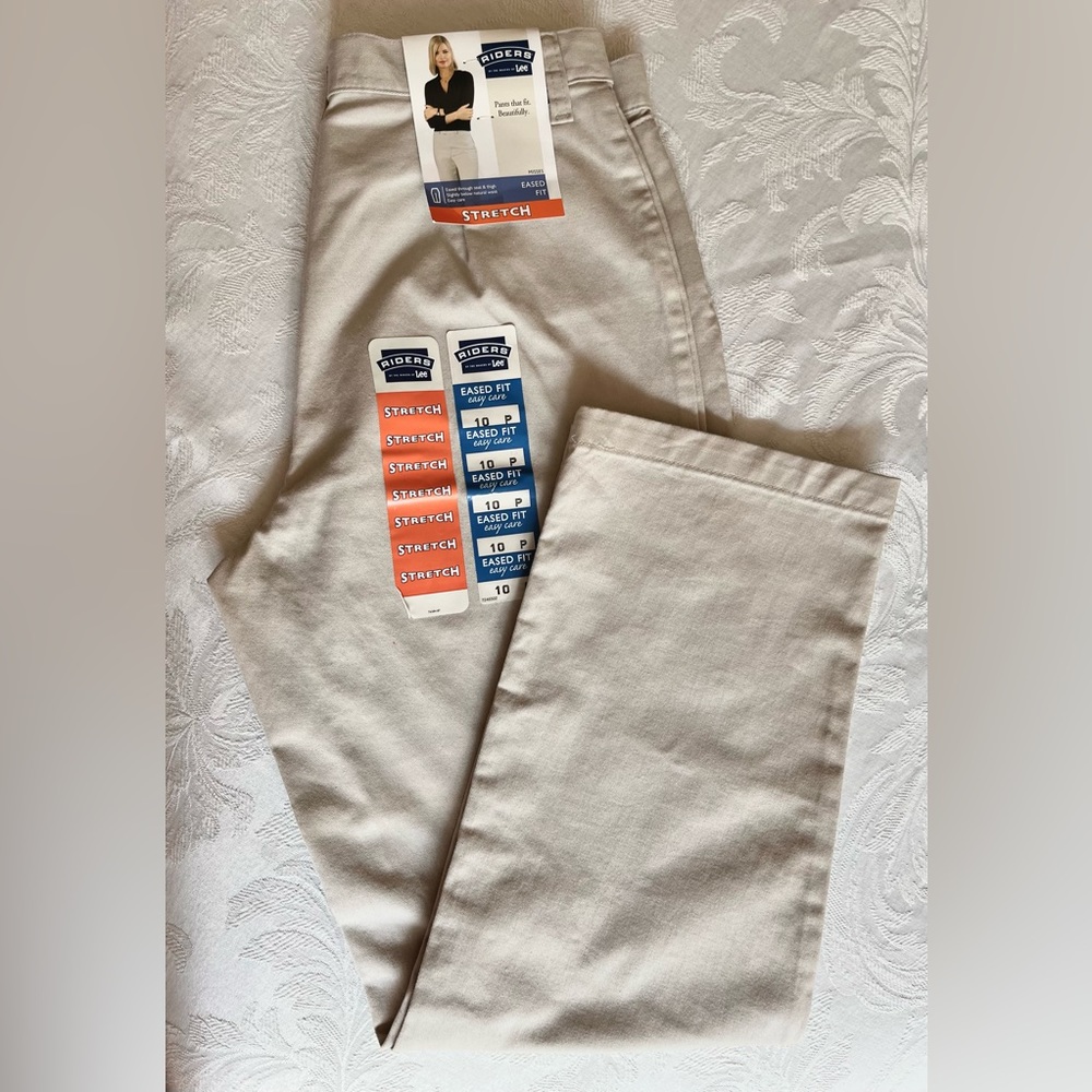 Lee Riders Women’s Khaki Stretch Pants, Easy Care, Size 10P - NWT